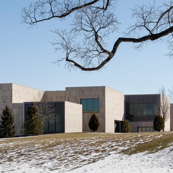 Allied Works لایه‌های ماسه‌سنگ برای نمای موزه پنسیلوانیا قرار داده است